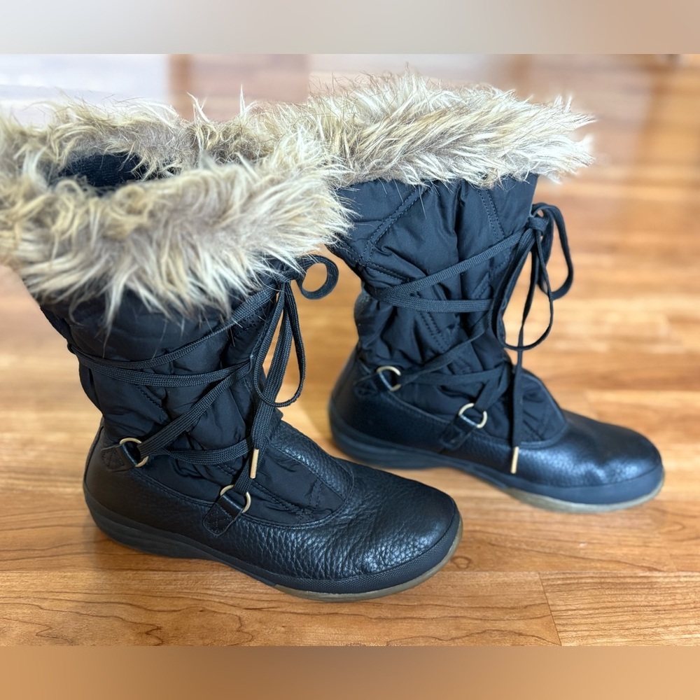 Women's Lands End Black Faux Fur Trim Lace Up Winter Boots Sz 7B Rubber Sole - Picture 2 of 9
